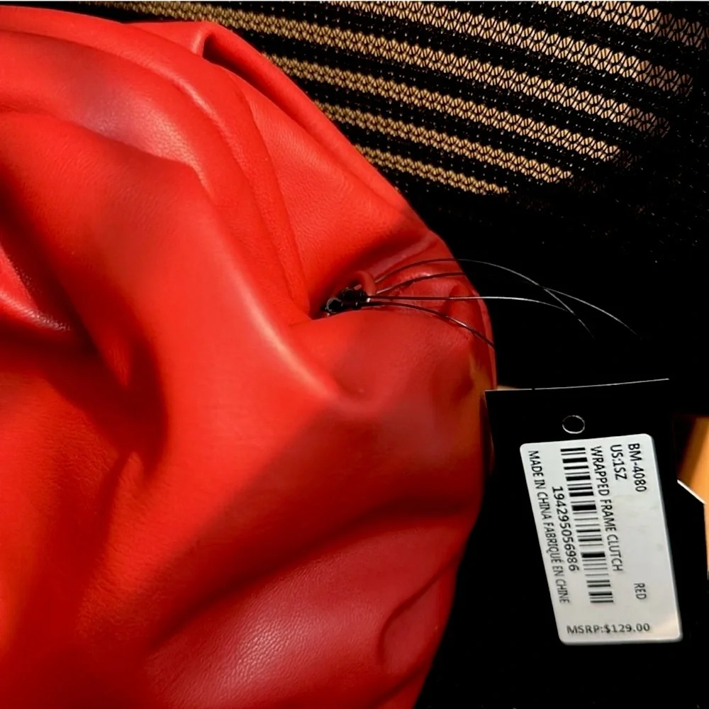 BADGLEY MISCHKA Clutch w/Chain, NWT